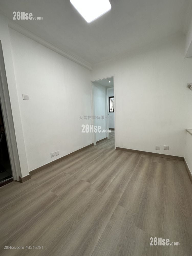 Siu Fung Court Sell 2 Bedrooms , 1 Bathroom 262 ft² ( 24.3 m² )