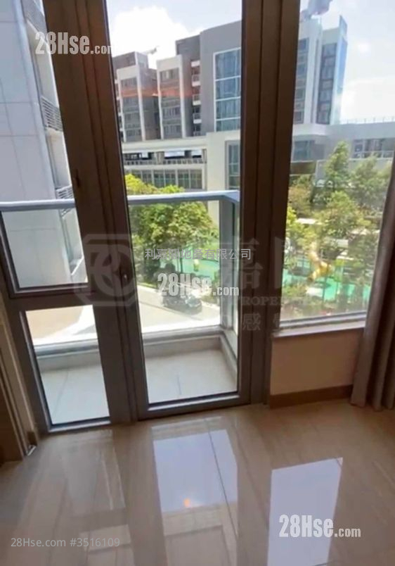 Cullinan West Sell 2 Bedrooms , 1 Bathroom 417 ft² ( 38.7 m² )