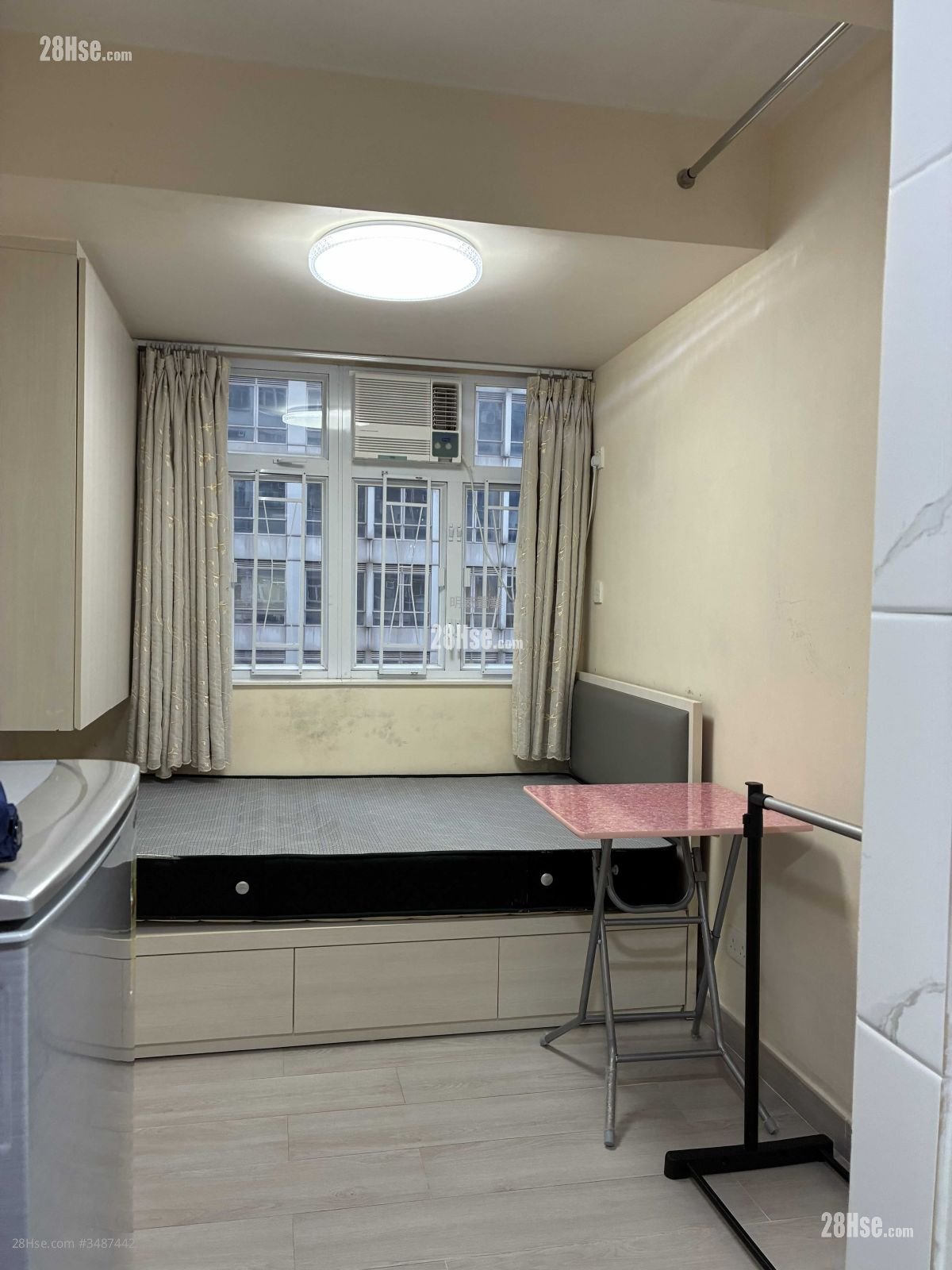 Toa Tak Building Rental 150 ft² ( 13.9 m² )