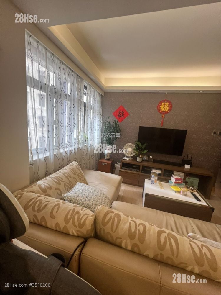 Yan On Building Sell 3 Bedrooms , 1 Bathroom 771 ft² ( 71.6 m² )