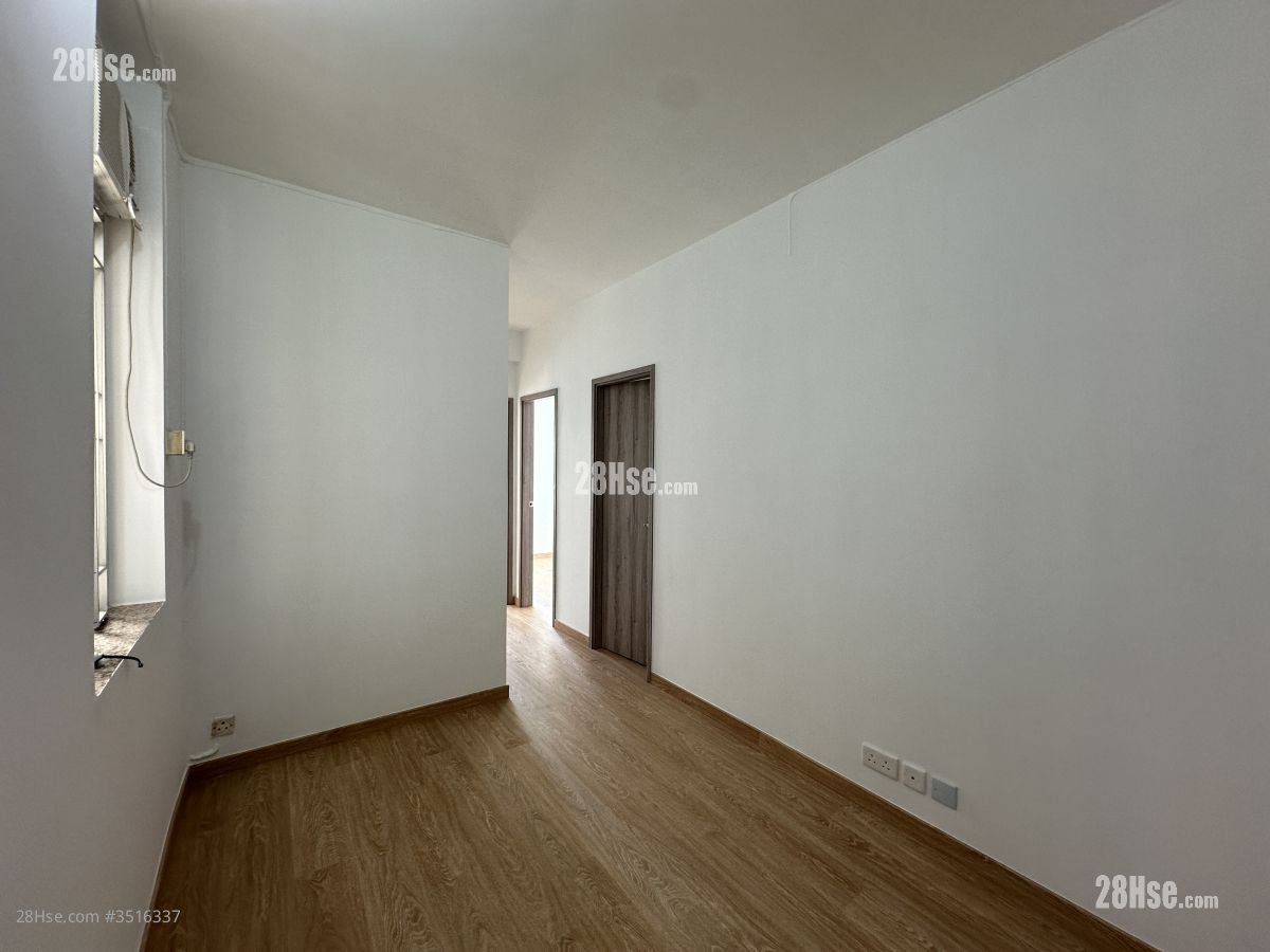 Jade Field Garden Rental 3 Bedrooms , 1 Bathroom 403 ft² ( 37.4 m² )