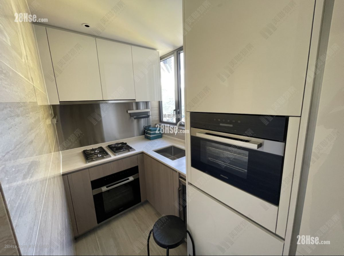 The Southside Sell 3 Bedrooms 639 ft² ( 59.4 m² )