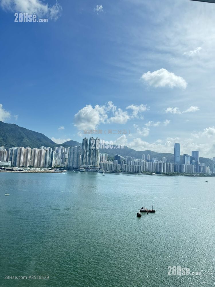The Coast Line Rental 729 ft² ( 67.7 m² )