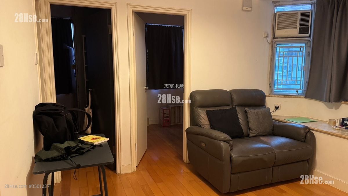 Valiant Court Rental 2 Bedrooms , 1 Bathroom 307 ft² ( 28.5 m² )