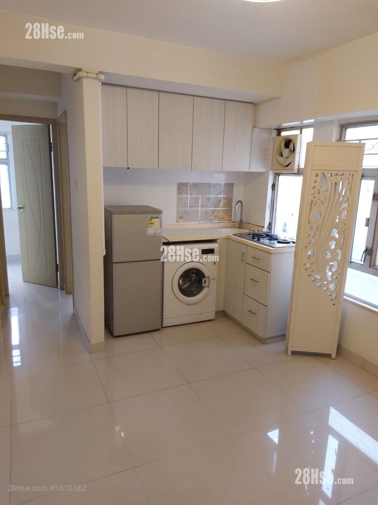 Sun Shing Centre Sell 2 Bedrooms , 1 Bathroom 290 ft² ( 26.9 m² )