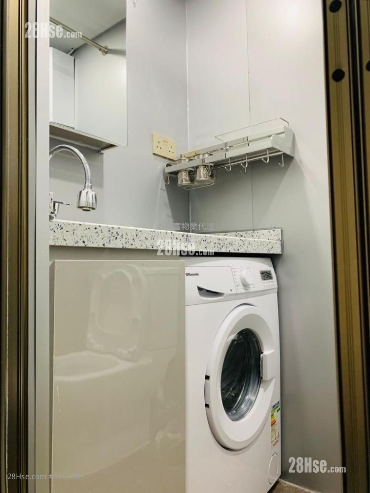 Metro Mansion Rental Studio , 1 Bathroom 130 ft² ( 12.1 m² )