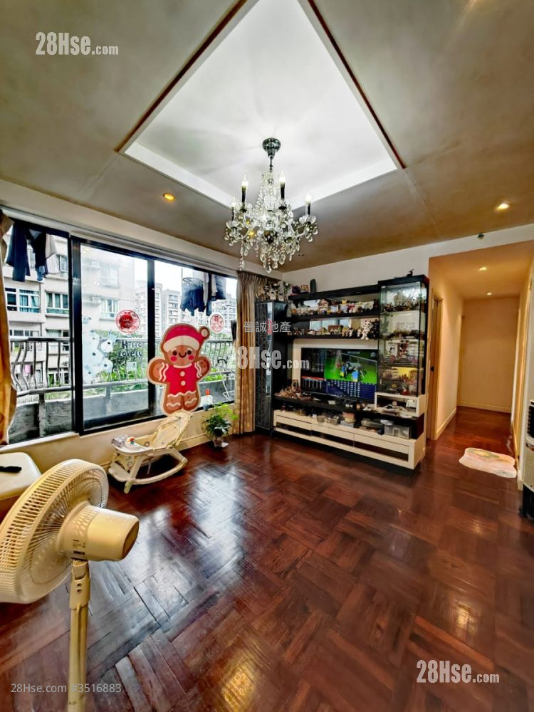 Hong Kong Garden Sell 3 Bedrooms , 2 Bathrooms 715 ft² ( 66.4 m² )