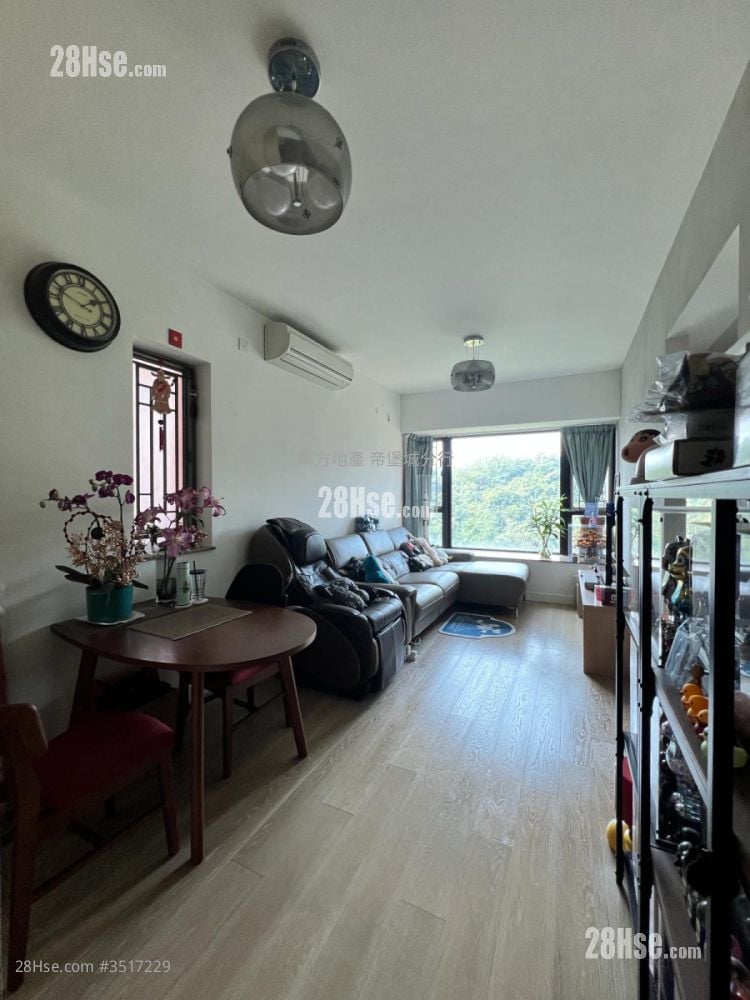 Castello Sell 2 Bedrooms , 1 Bathroom 548 ft² ( 50.9 m² )