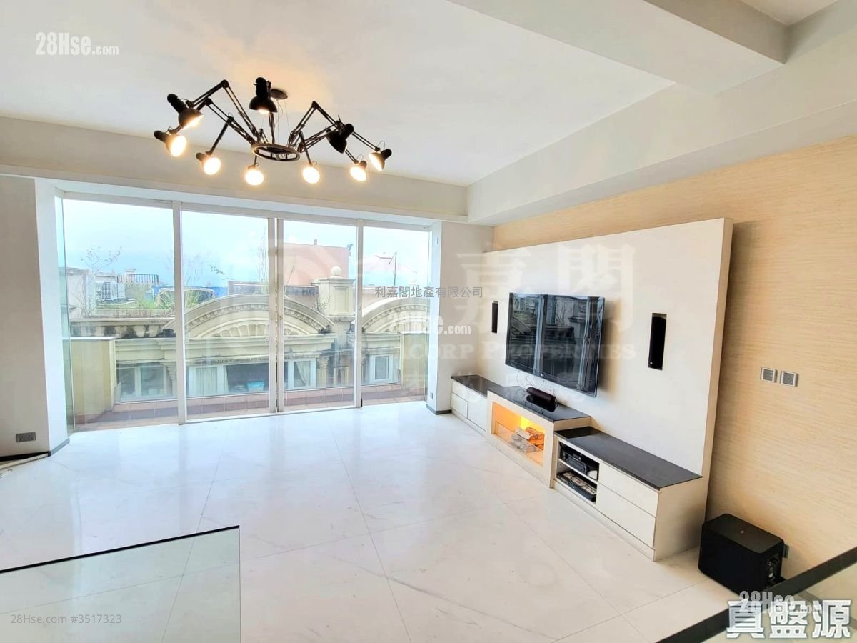 The Beverly Hills Rental 5+ Bedrooms , 2 Bathrooms 2,047 ft² ( 190.2 m² )