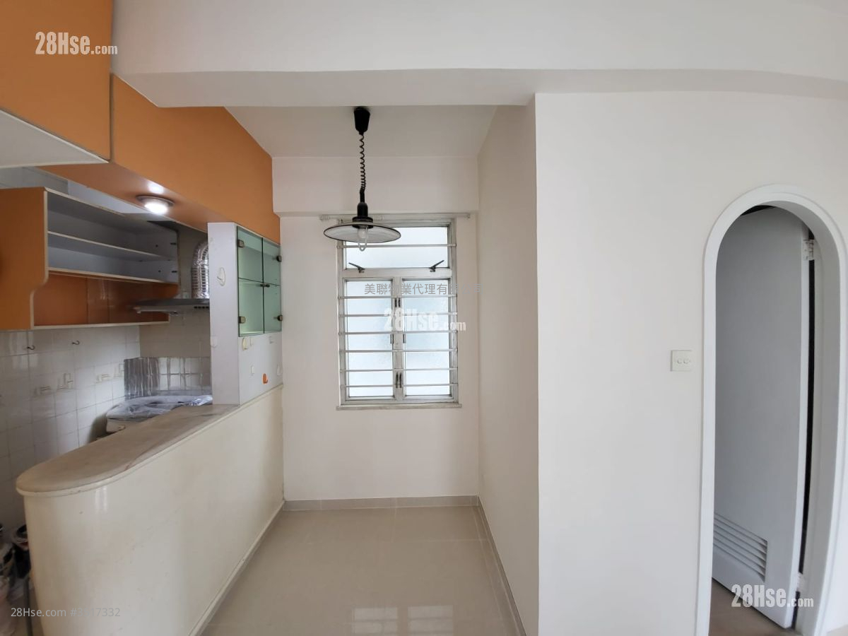 Tsuen Cheong Centre Rental 2 Bedrooms , 1 Bathroom 368 ft² ( 34.2 m² )
