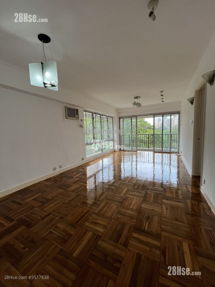 Dragon Inn Court Sell 4 Bedrooms , 3 Bathrooms 970 ft² ( 90.1 m² )