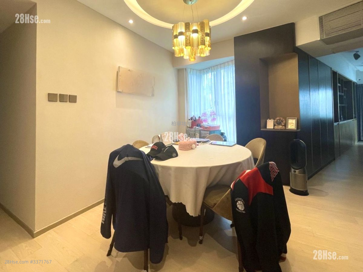 Carnation Court Rental 4 Bedrooms , 2 Bathrooms 2,122 ft² ( 197.1 m² )