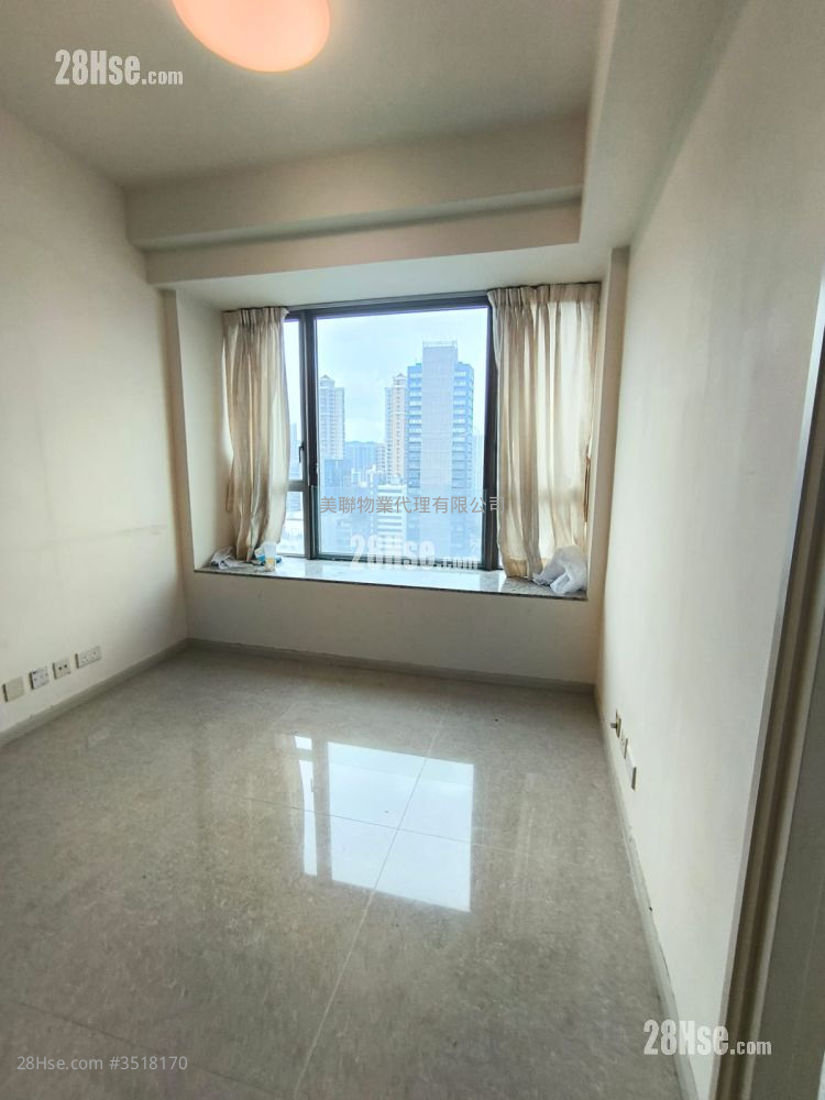 Yuccie Square Rental 2 Bedrooms , 1 Bathroom 428 ft² ( 39.8 m² )