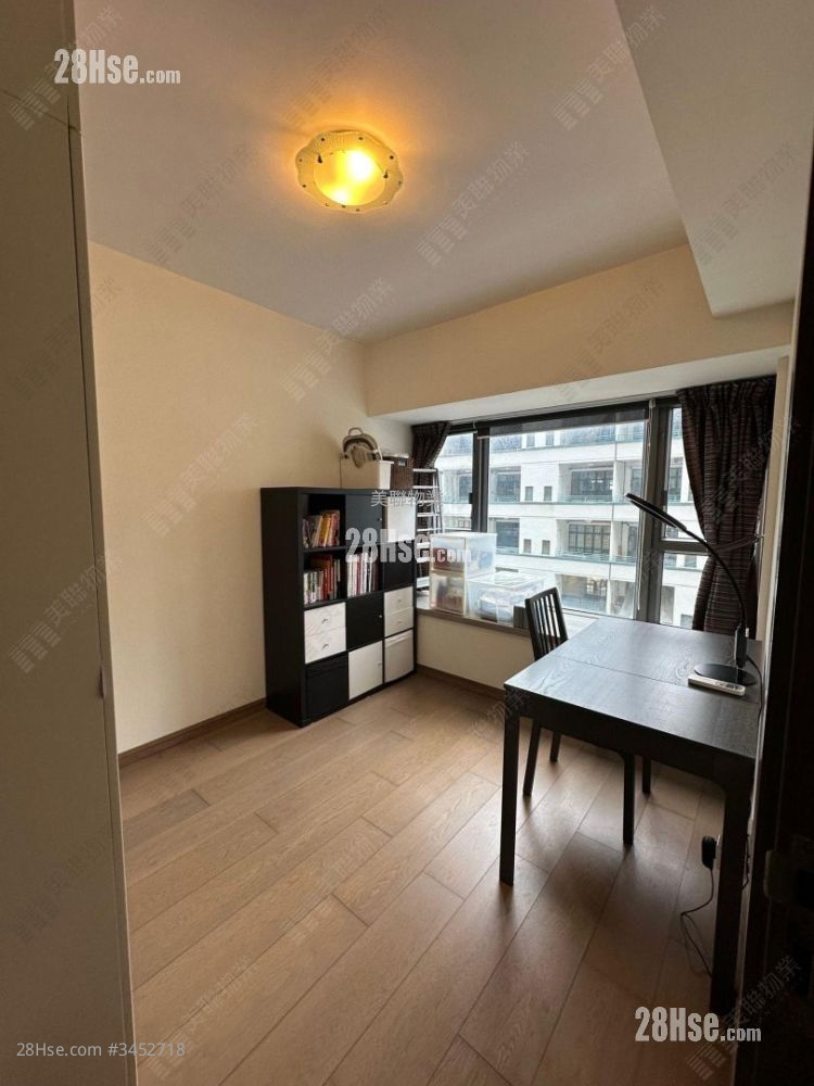 Centrepoint Sell 2 Bedrooms , 1 Bathroom 565 ft² ( 52.5 m² )
