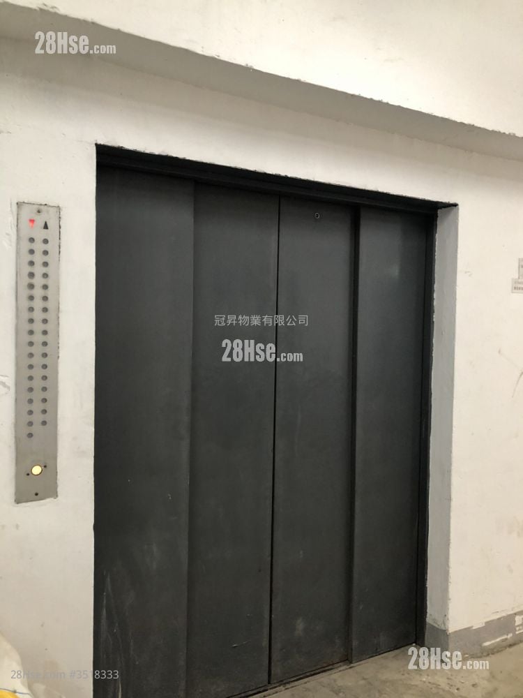 The Amiata Industrial Building Rental 110 ft² ( 10.2 m² )