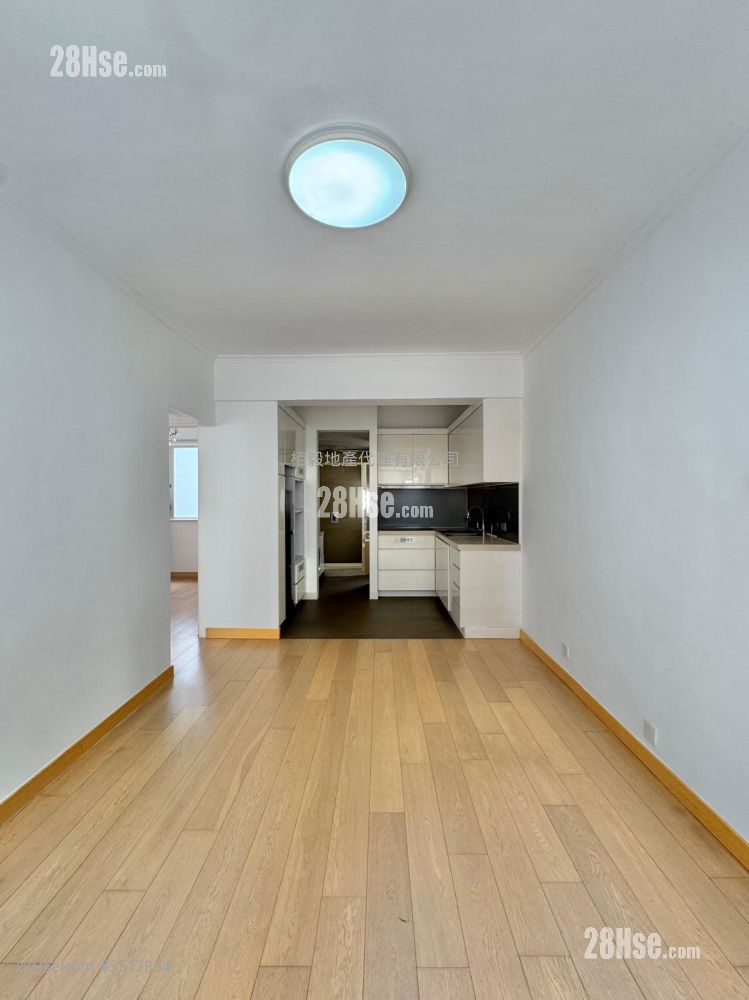 Elegant Court Rental 2 Bedrooms , 1 Bathroom 522 ft² ( 48.5 m² )