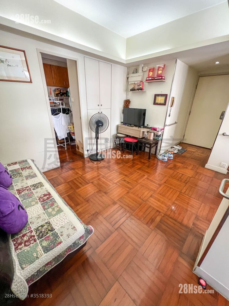 Kings Tower Sell 4 Bedrooms , 2 Bathrooms 635 ft² ( 59.0 m² )