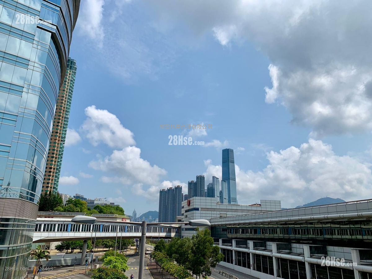 Aquila Square Mile Rental 2 Bathrooms 411 ft² ( 38.2 m² )