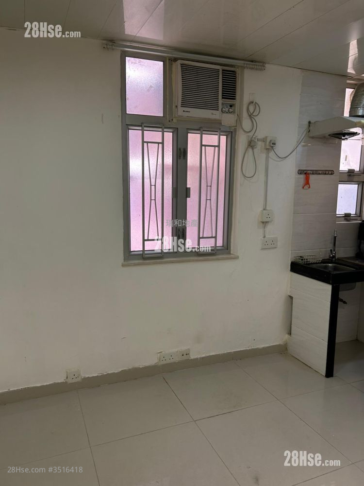 Kwun Tong Lap Shing Building Rental Studio , 1 Bathroom 130 ft² ( 12.1 m² )