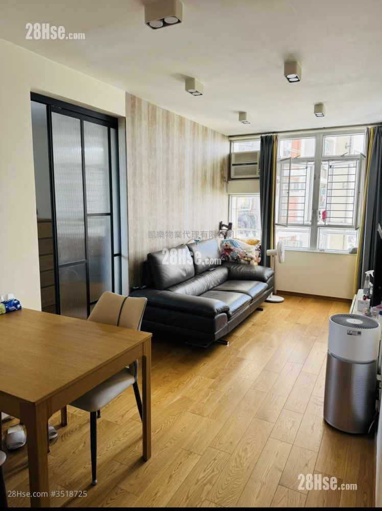 Kwun Tak Court Sell 2 Bedrooms 563 ft² ( 52.3 m² )