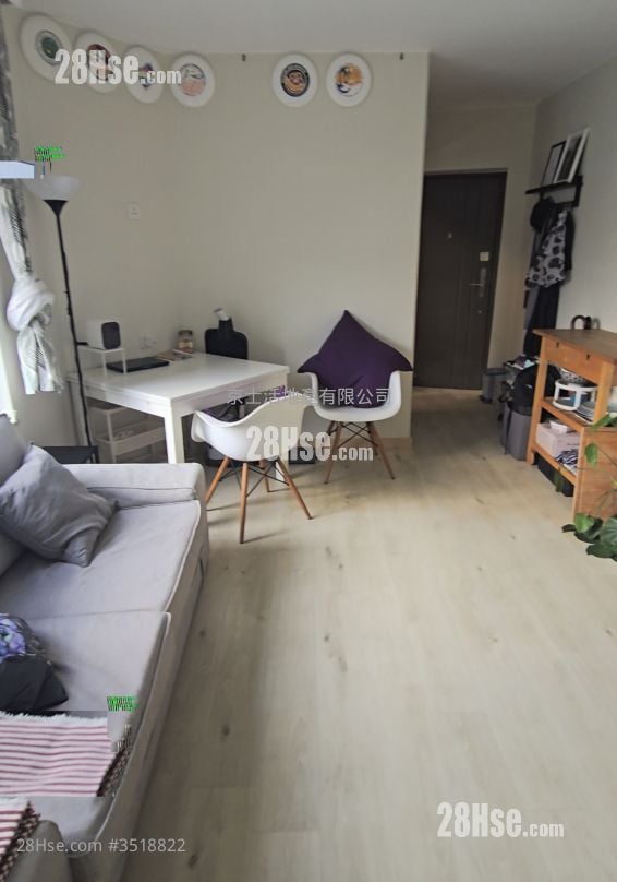 Holford Gardens Rental 2 Bedrooms , 1 Bathroom 409 ft² ( 38.0 m² )