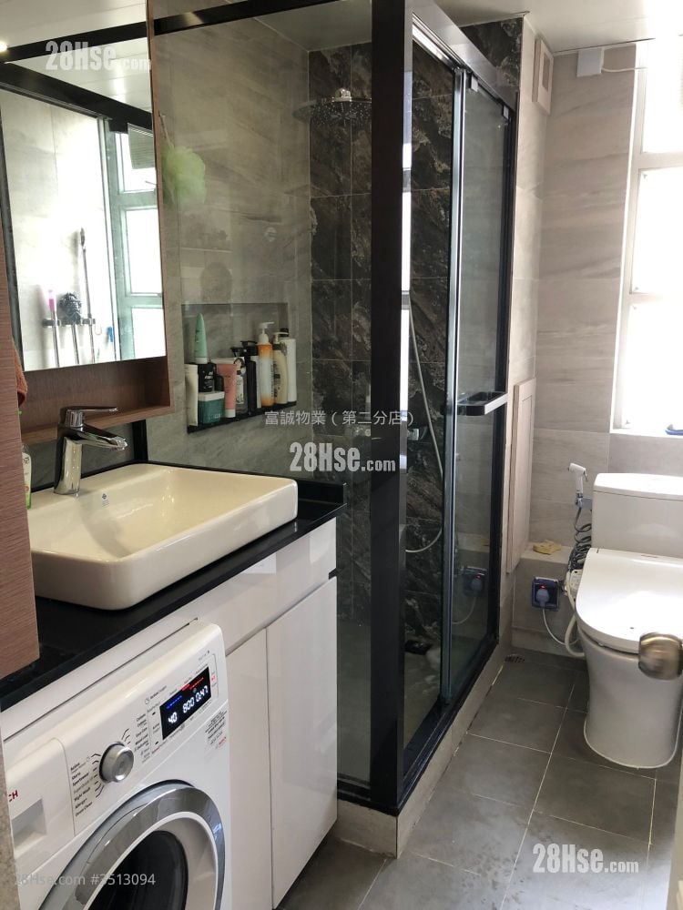 Yau Chui Court Sell 3 Bedrooms , 1 Bathroom 639 ft² ( 59.4 m² )