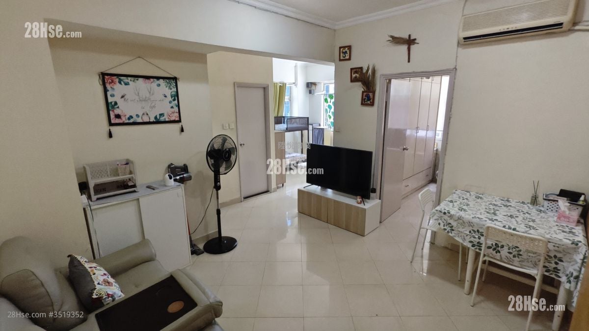 Yuet Ming Building Sell 2 Bedrooms , 1 Bathroom 488 ft² ( 45.3 m² )