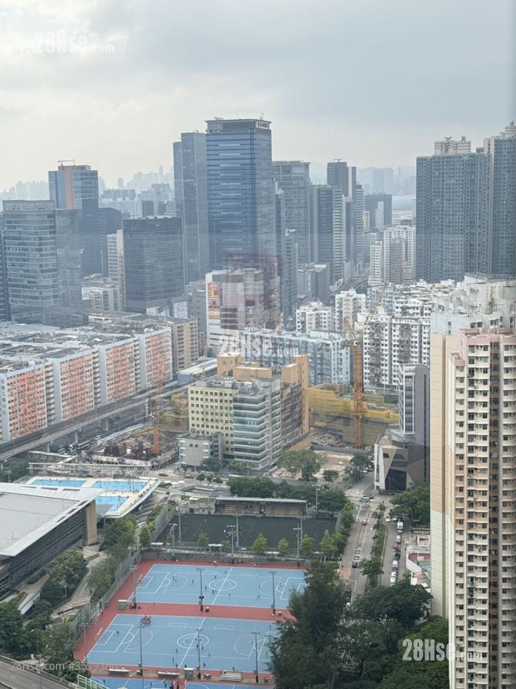 Hong Yat Court Sell 3 Bedrooms , 1 Bathroom 650 ft² ( 60.4 m² )