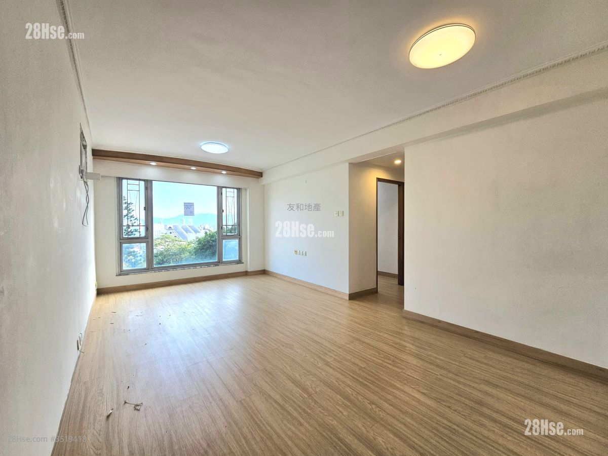 Welcome Gardens Rental 3 Bedrooms , 1 Bathroom 717 ft² ( 66.6 m² )
