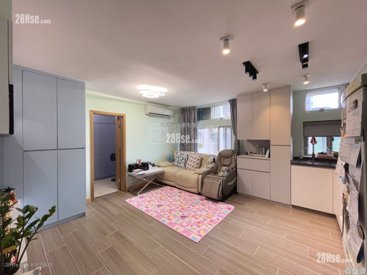 King Ming Court Sell 2 Bedrooms , 1 Bathroom 401 ft² ( 37.3 m² )