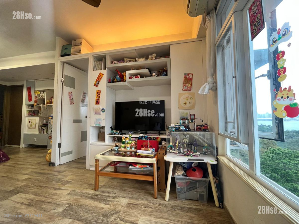 King's View Court Sell 3 Bedrooms , 2 Bathrooms 682 ft² ( 63.4 m² )