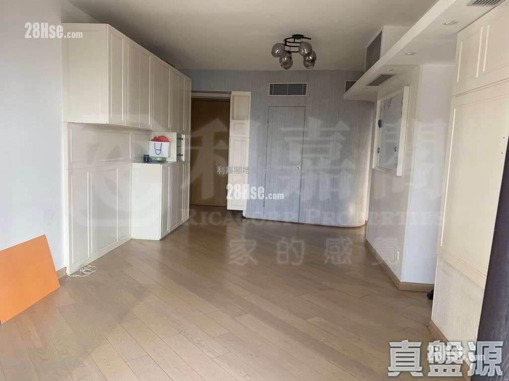Park Signature Sell 3 Bedrooms 820 ft² ( 76.2 m² )