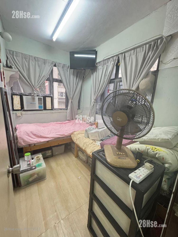 Sze Lai Building Sell 3 Bedrooms , 2 Bathrooms 446 ft² ( 41.4 m² )
