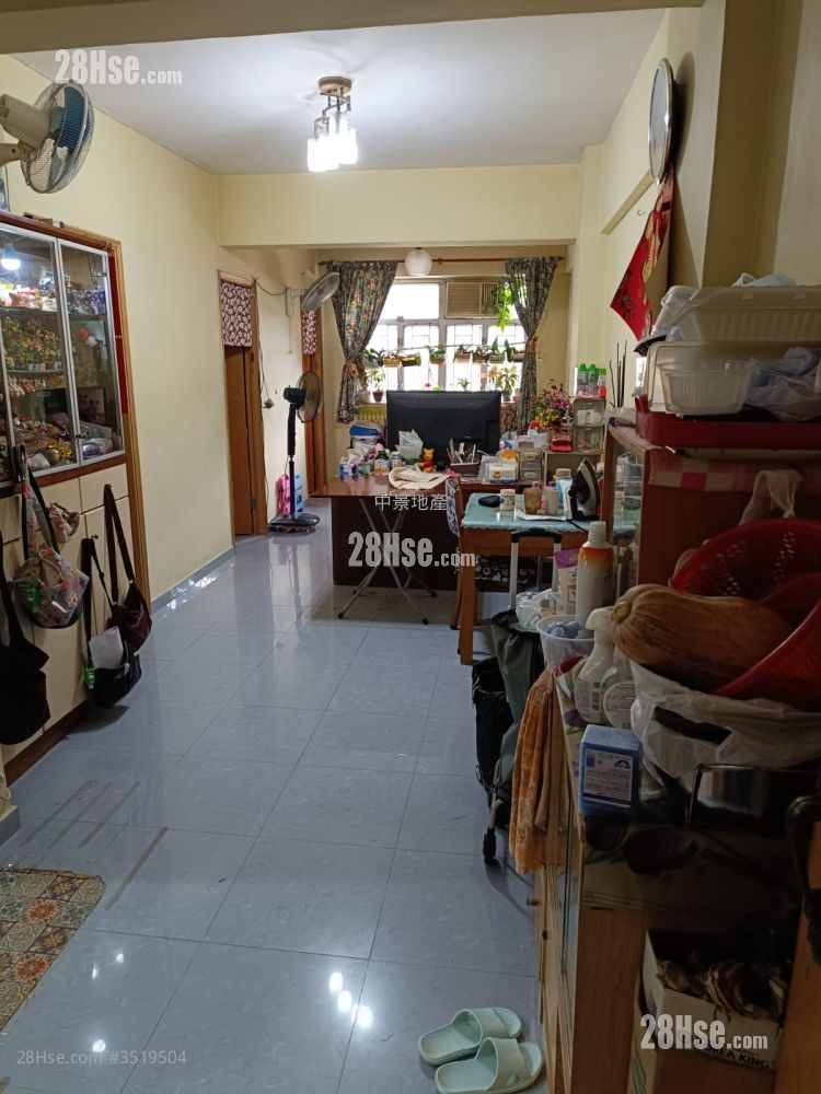 Hang Shing Building Sell 3 Bedrooms , 2 Bathrooms 565 ft² ( 52.5 m² )