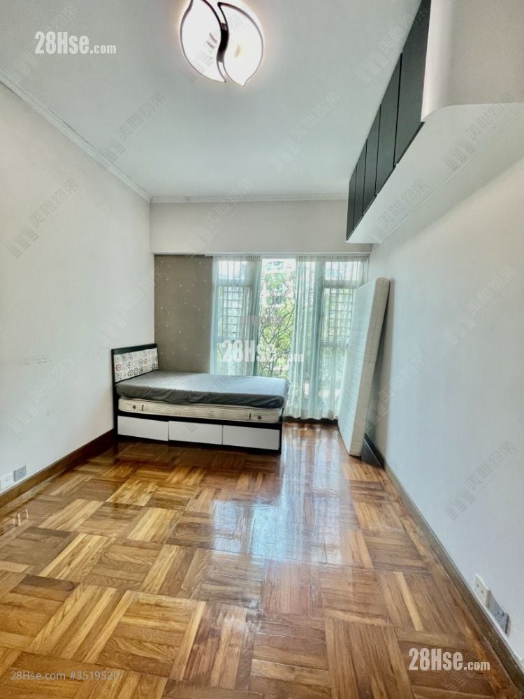 Woodland Crest Sell 3 Bedrooms , 2 Bathrooms 942 ft² ( 87.5 m² )