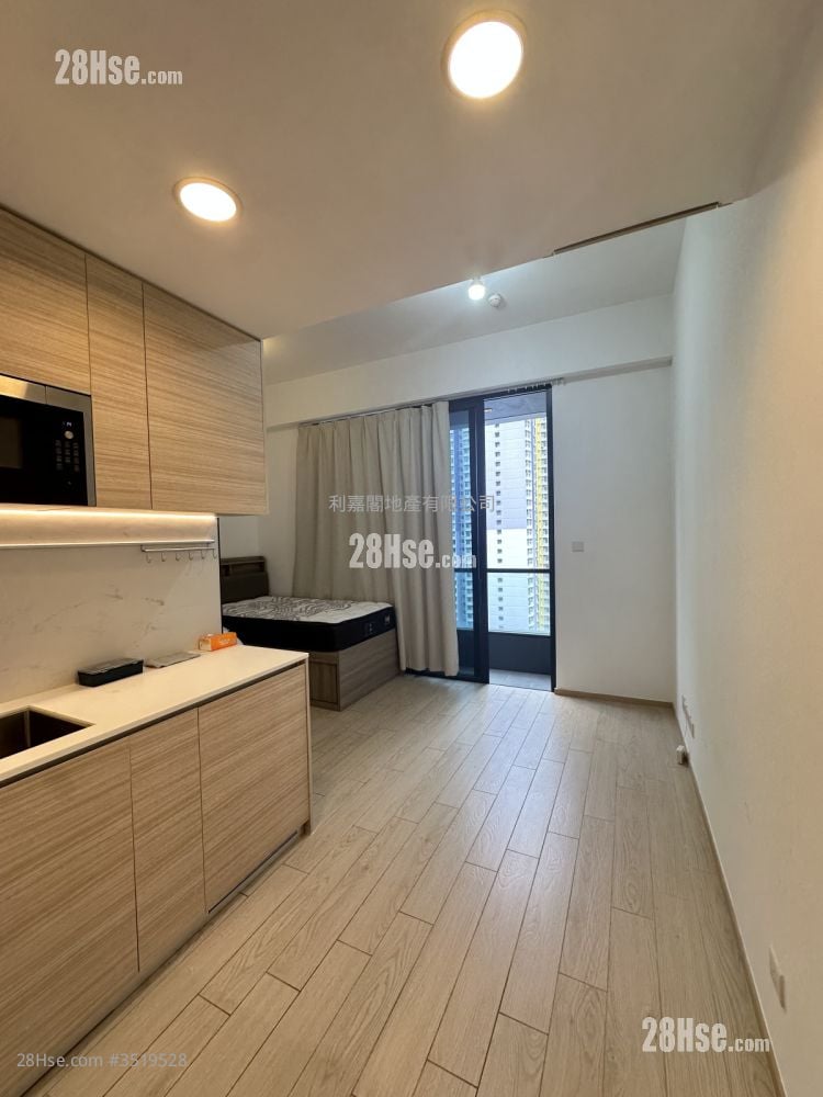 Edition 178 Rental 248 ft² ( 23.0 m² )