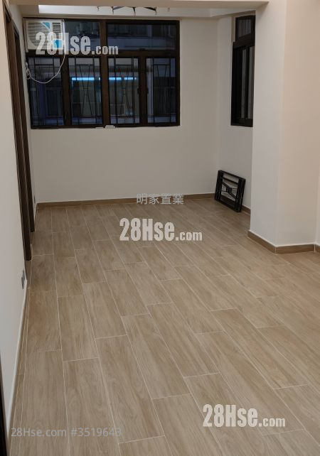Pak Cheung Building Sell 3 Bedrooms , 1 Bathroom 521 ft² ( 48.4 m² )