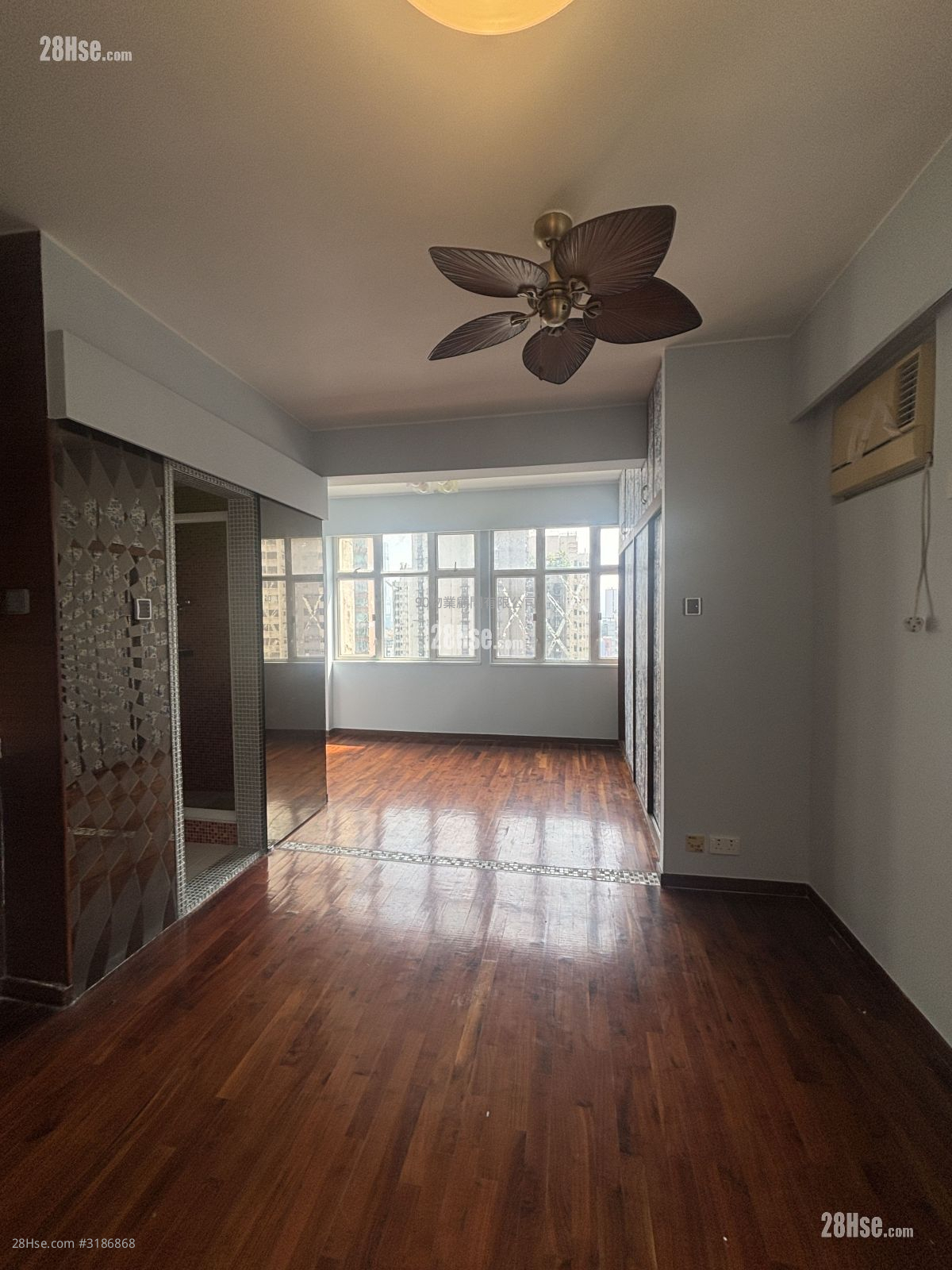 Woodland Court Sell 329 ft² ( 30.6 m² )