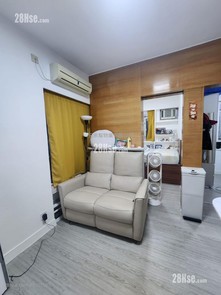 Beautiful Garden Rental 2 Bedrooms , 1 Bathroom 292 ft² ( 27.1 m² )