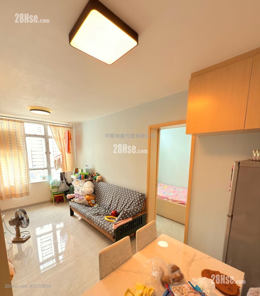 Lai Tsui Court Sell 2 Bedrooms , 1 Bathroom 452 ft² ( 42.0 m² )