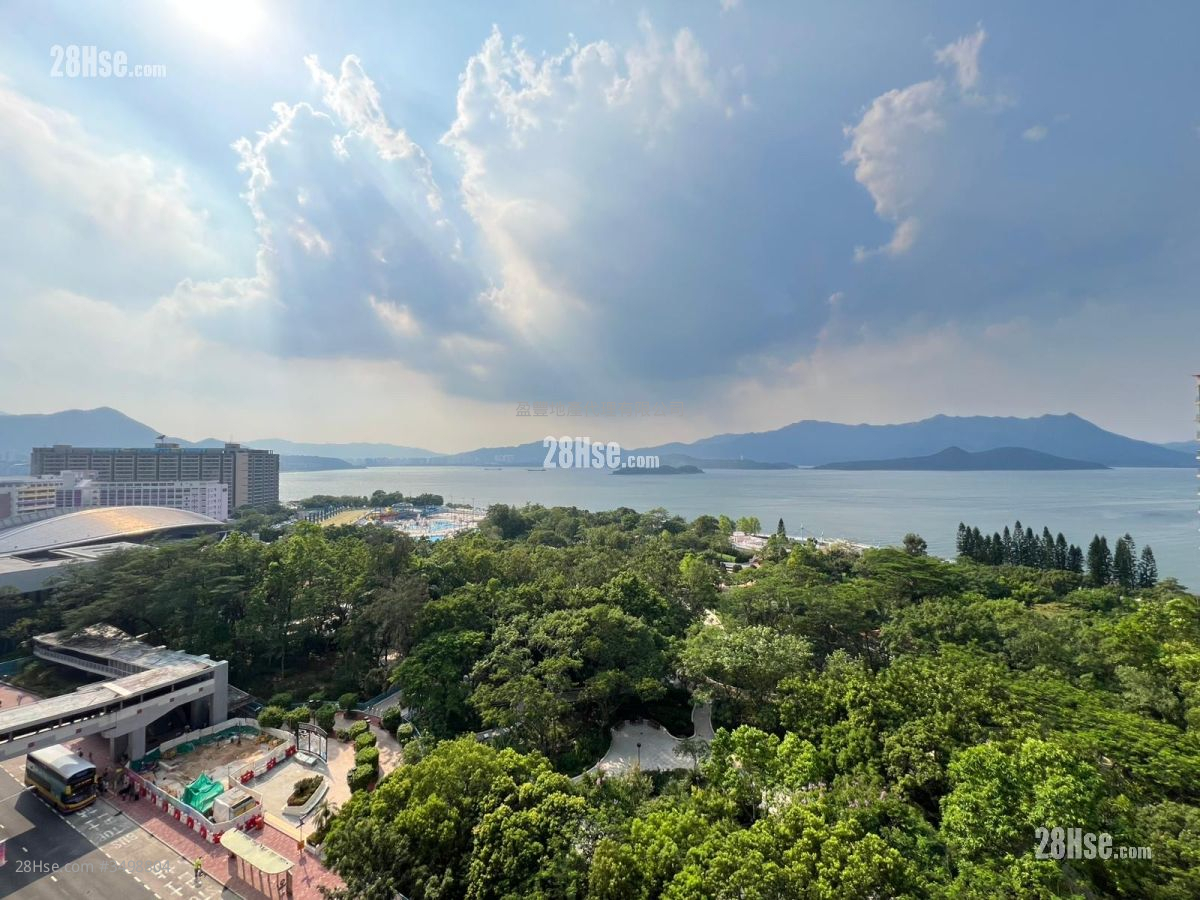 Bayshore Towers Rental 3 Bedrooms , 2 Bathrooms 582 ft² ( 54.1 m² )