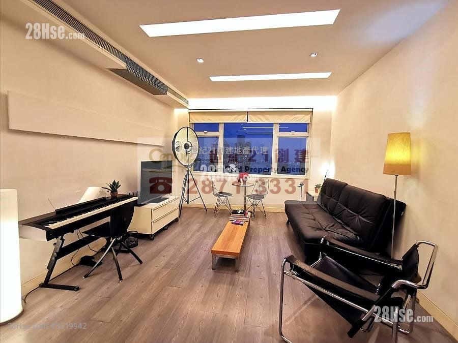 Parkway Court Sell 3 Bedrooms , 2 Bathrooms 1,051 ft² ( 97.6 m² )