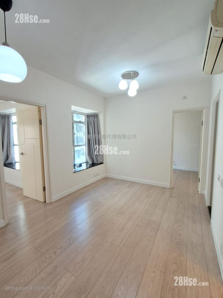 Golden Lodge Rental 2 Bedrooms , 1 Bathroom 439 ft² ( 40.8 m² )