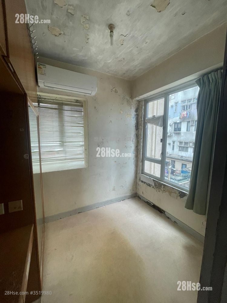 Kam Kwan Building Sell 2 Bedrooms , 1 Bathroom 441 ft² ( 41.0 m² )