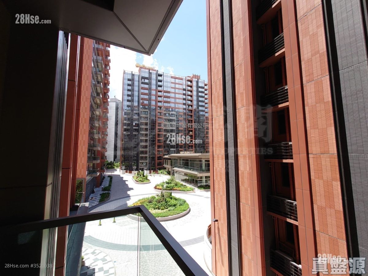 Centra Horizon Sell 3 Bedrooms 700 ft² ( 65.0 m² )