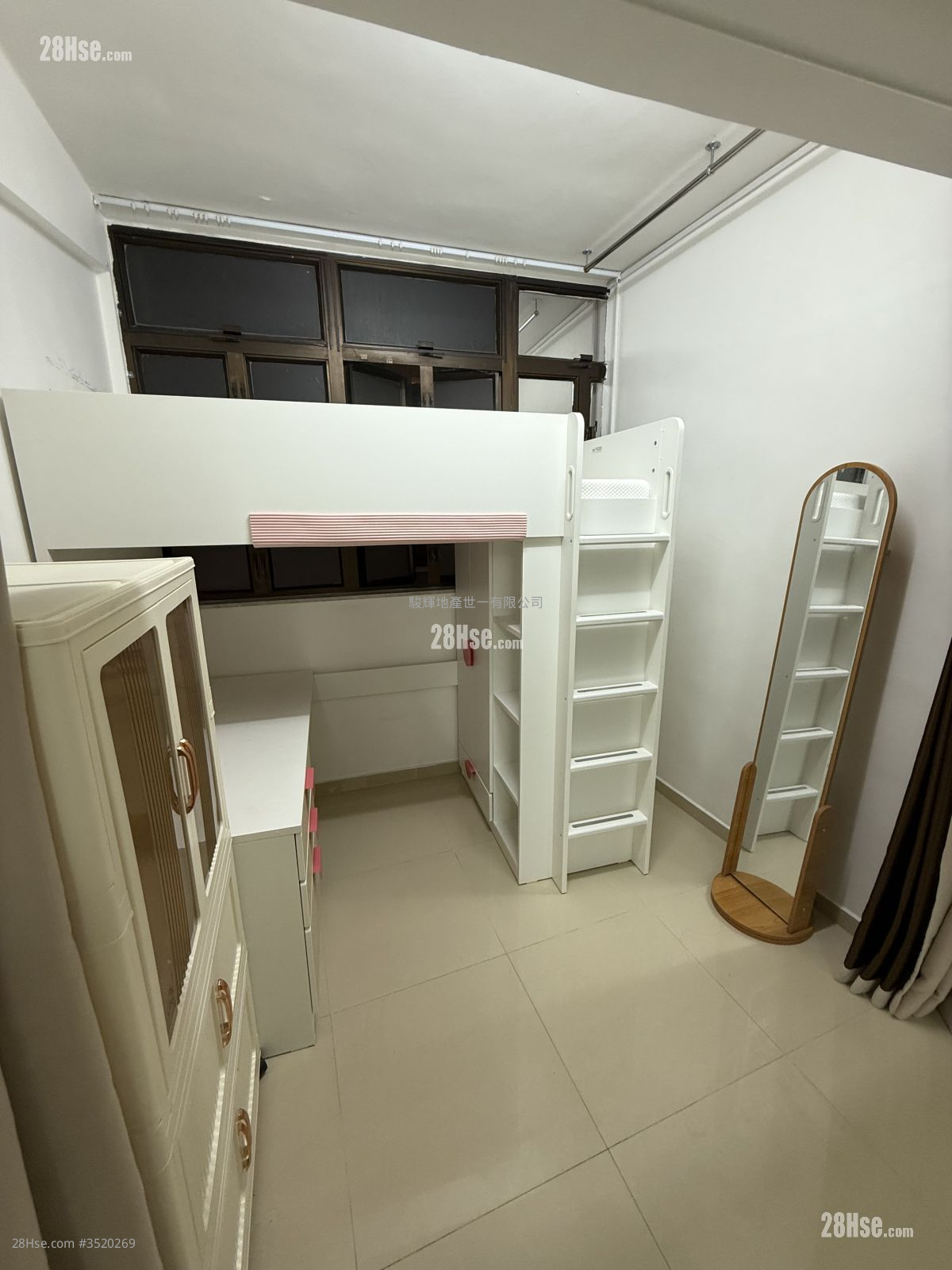 Companion Court Rental 180 ft² ( 16.7 m² )
