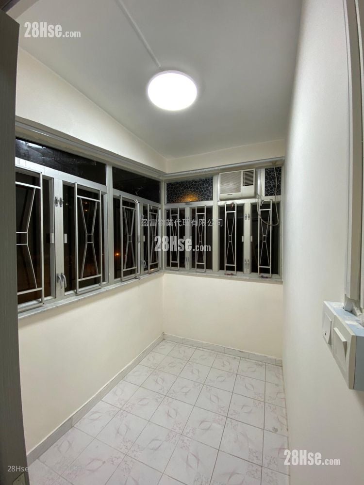 Luen Hop Building Rental 2 Bedrooms , 1 Bathroom 300 ft² ( 27.9 m² )
