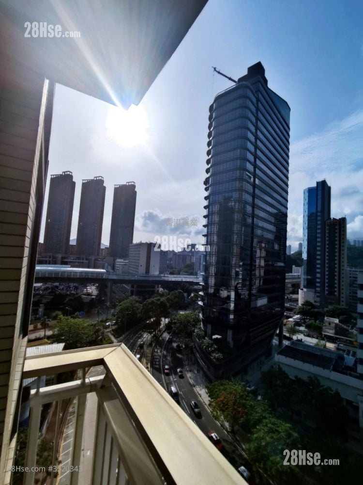 One West Kowloon Sell 2 Bedrooms , 1 Bathroom 521 ft² ( 48.4 m² )