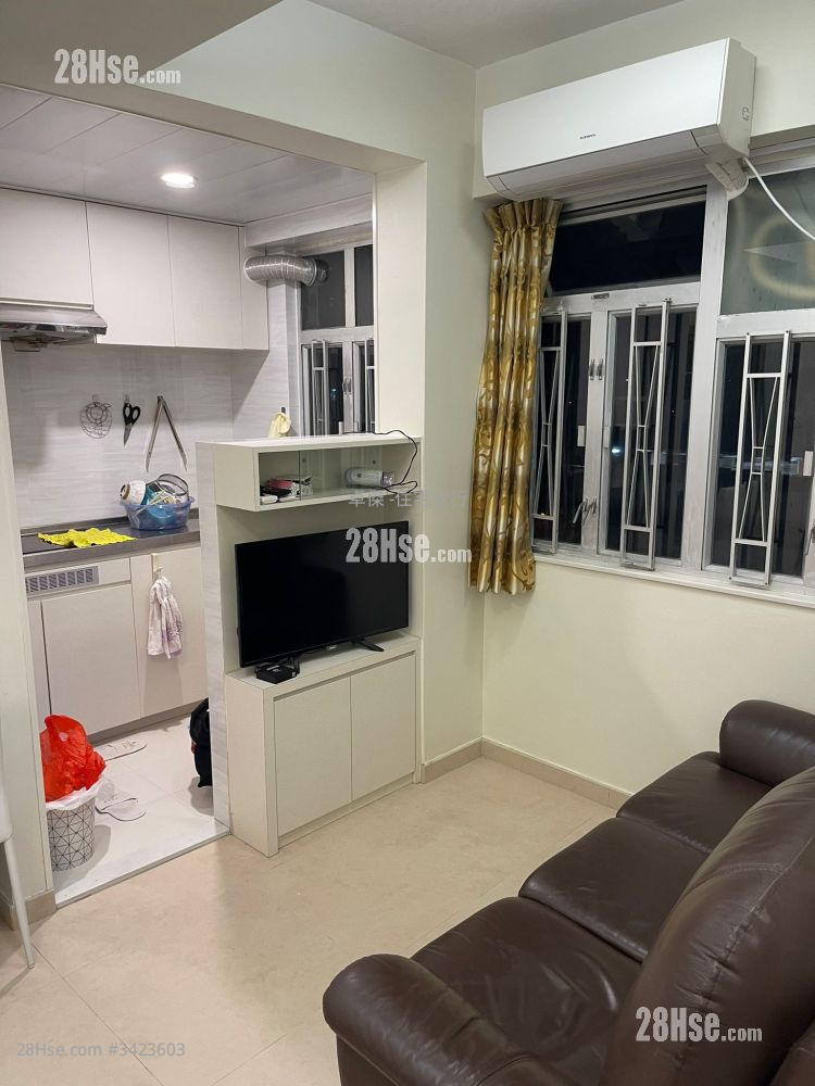 Kwai Dao Building Sell 2 Bedrooms , 1 Bathroom 355 ft² ( 33.0 m² )
