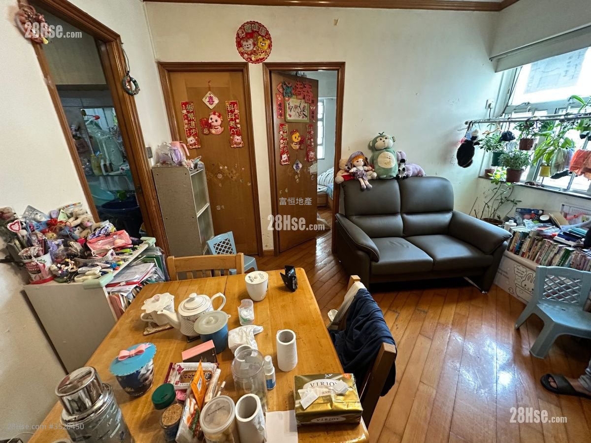 Whampoa Estate Sell 2 Bedrooms , 1 Bathroom 401 ft² ( 37.3 m² )